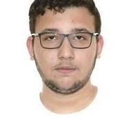 Estudiante que supero bachillerato con adaptabilidad para otros estudiantes.